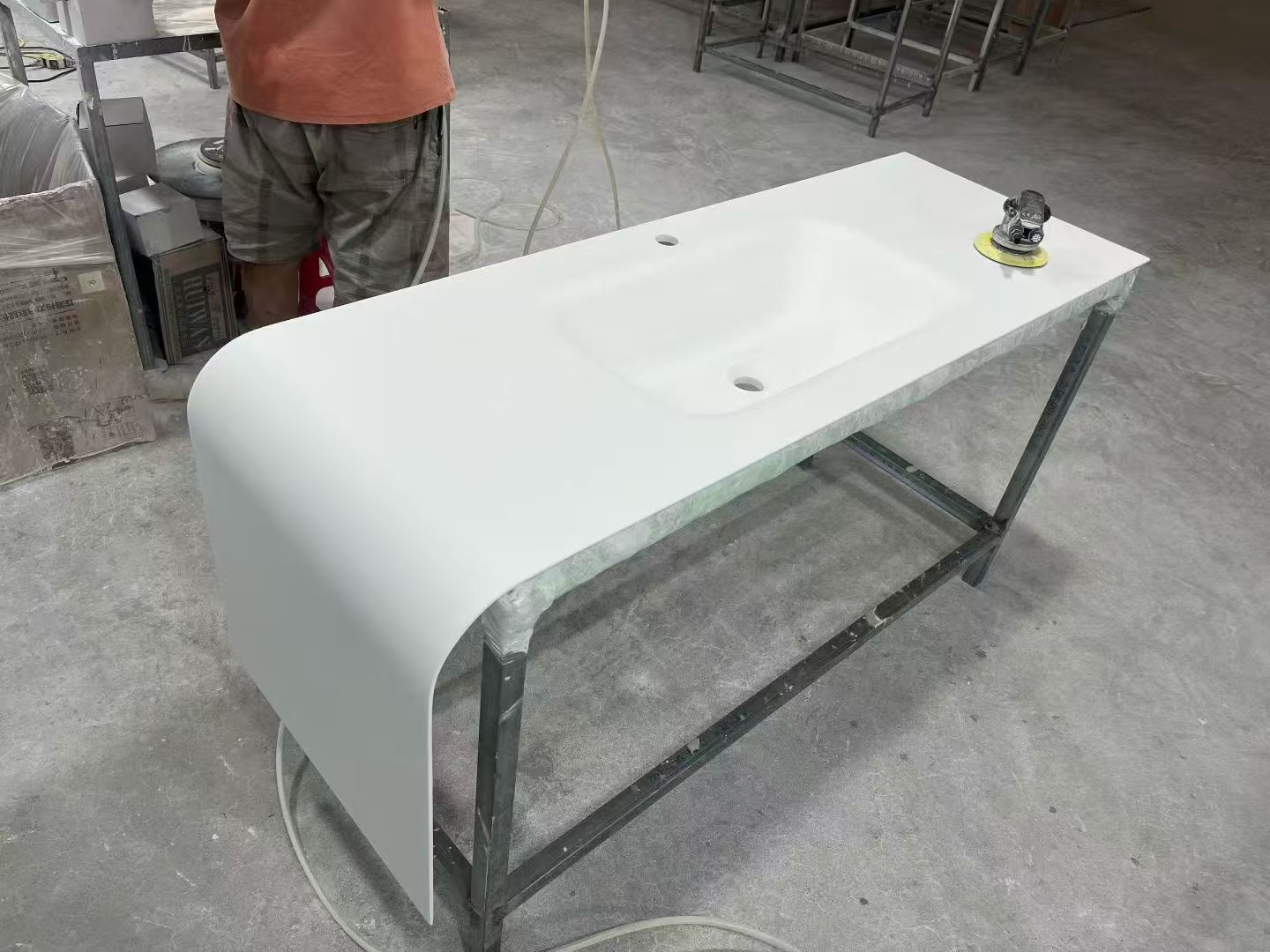 Solid surface basin quality inspection